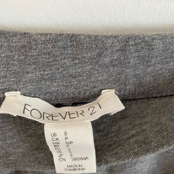 F21 Skater skirt - Picture 2 of 2